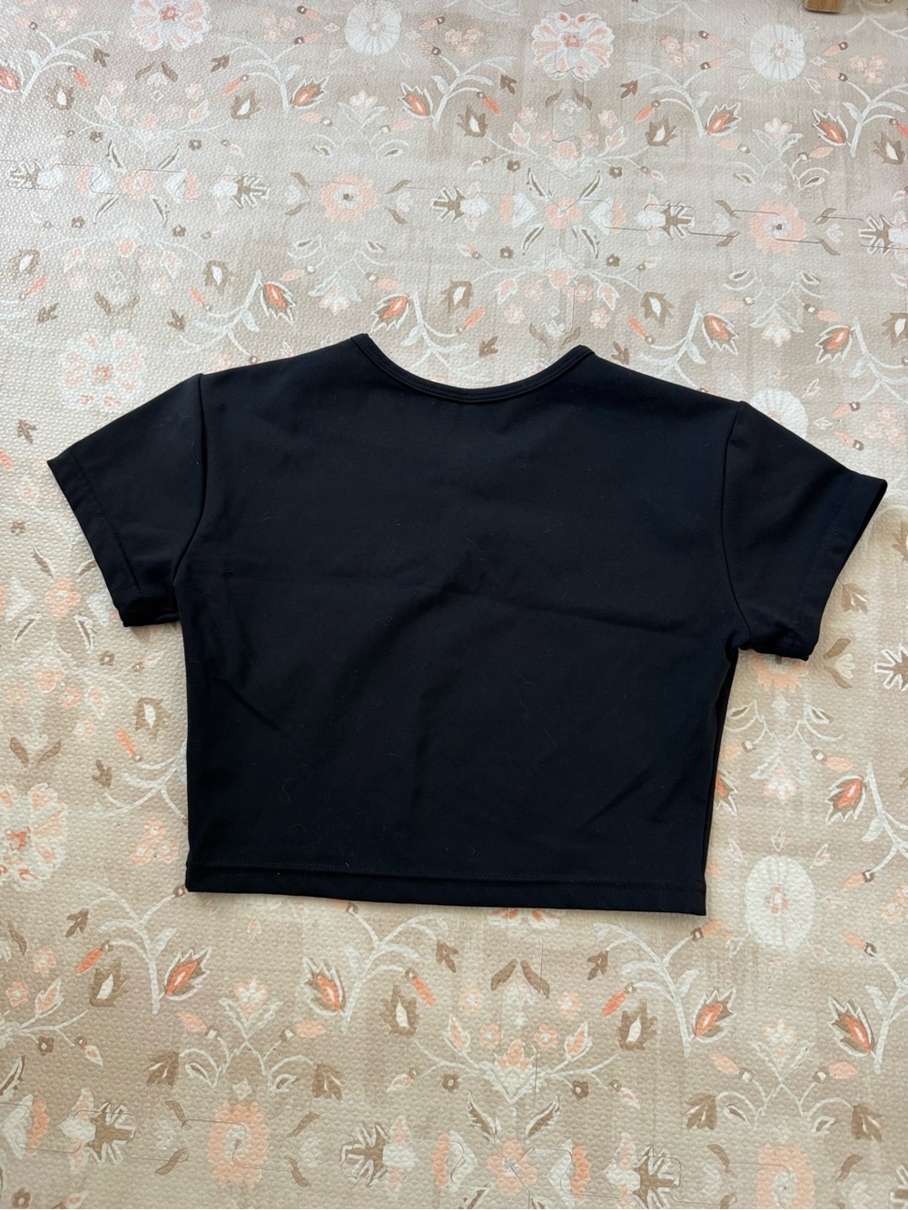 Wolves Black Short-Sleeve Crop Tee - Picture 2 of 2